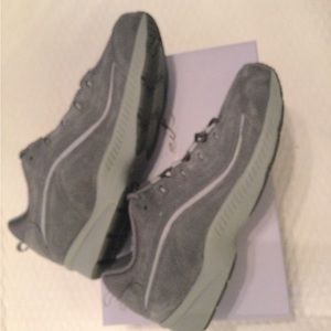 Easy Spirit Romy walking shoe